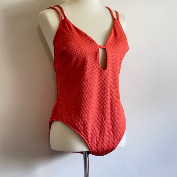 Cupshe Romance Plunge One Piece Swimsuit - Picture 5 of 9